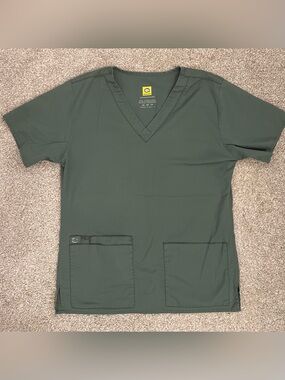 WonderWink Wonderwork Woman’s Classic Fit V-Neck Scrub Top in Olive Size XS